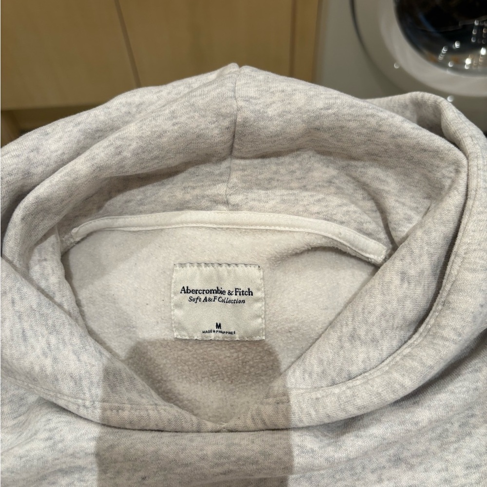 Abercrombie & Fitch Heathered Light Gray Pullover Hoodie